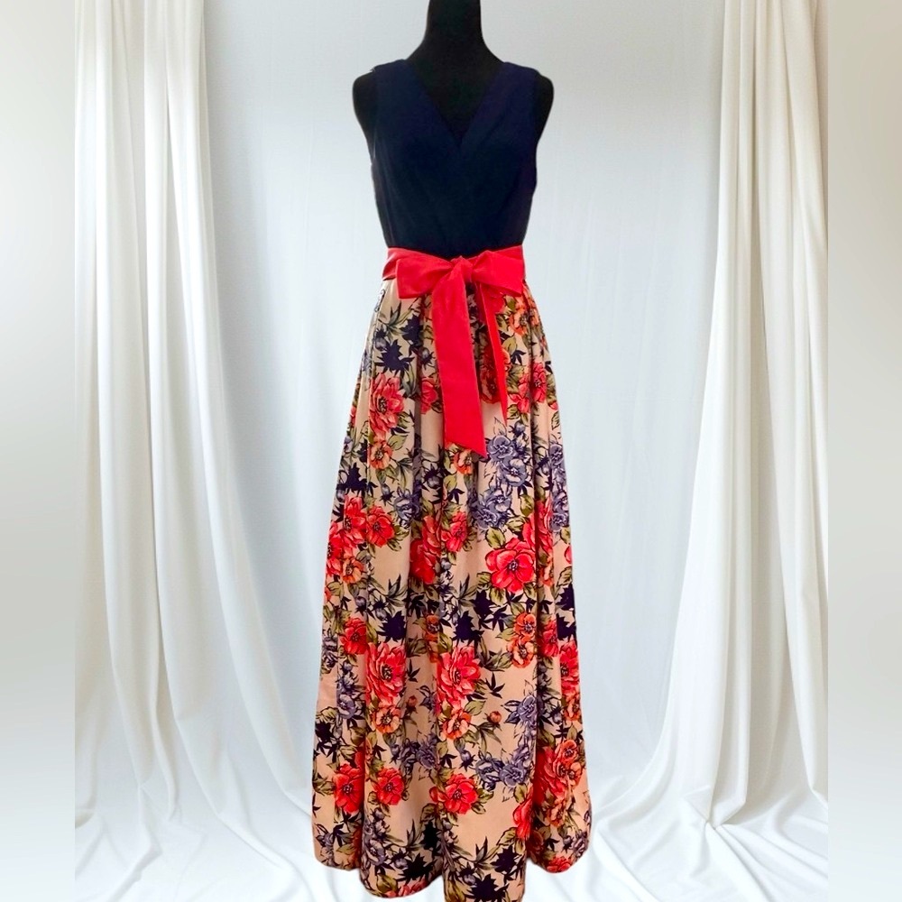 Leslie Fay floral gown with pockets